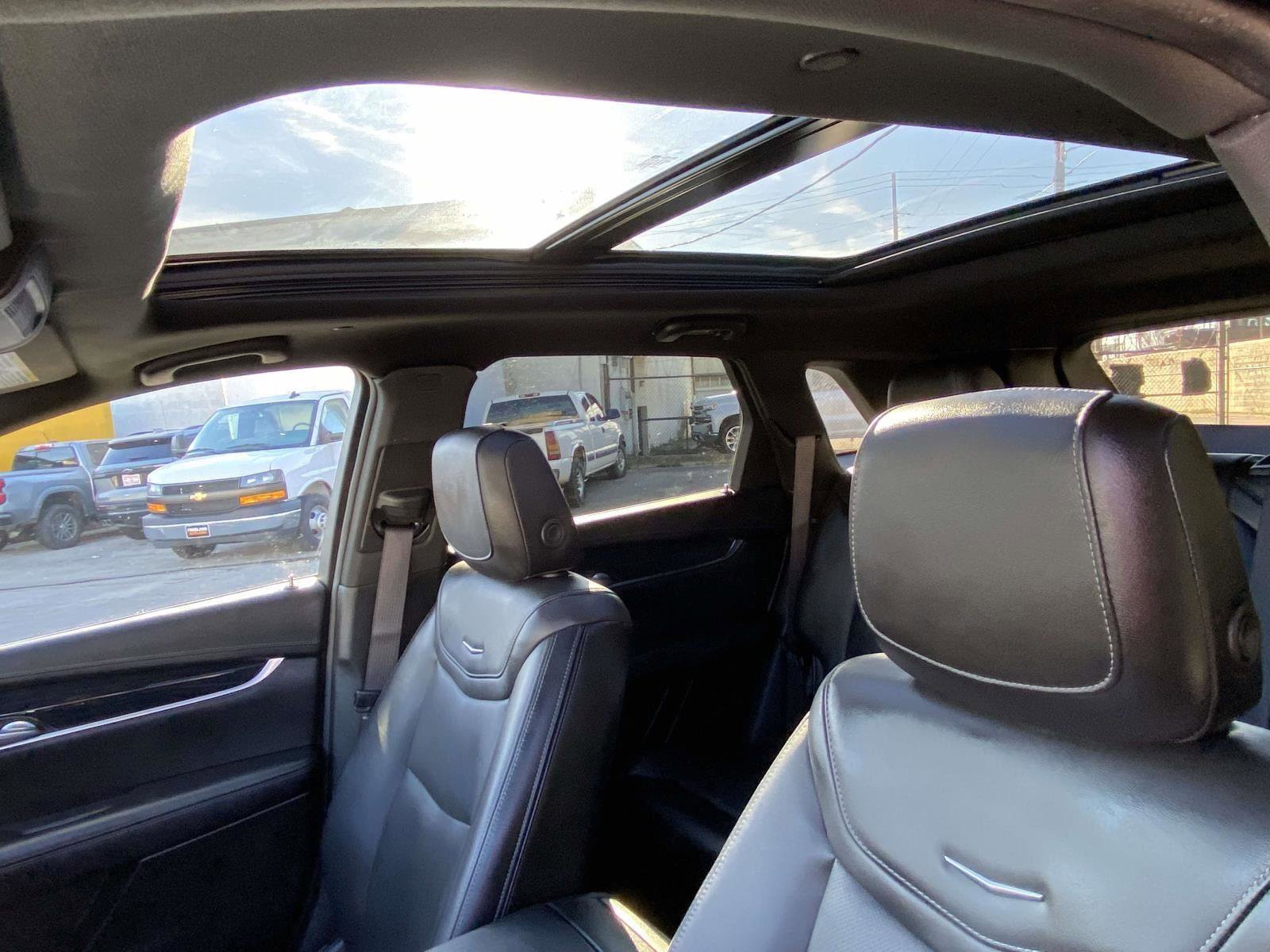 Used 2025 Cadillac XT5 Premium Luxury image 3