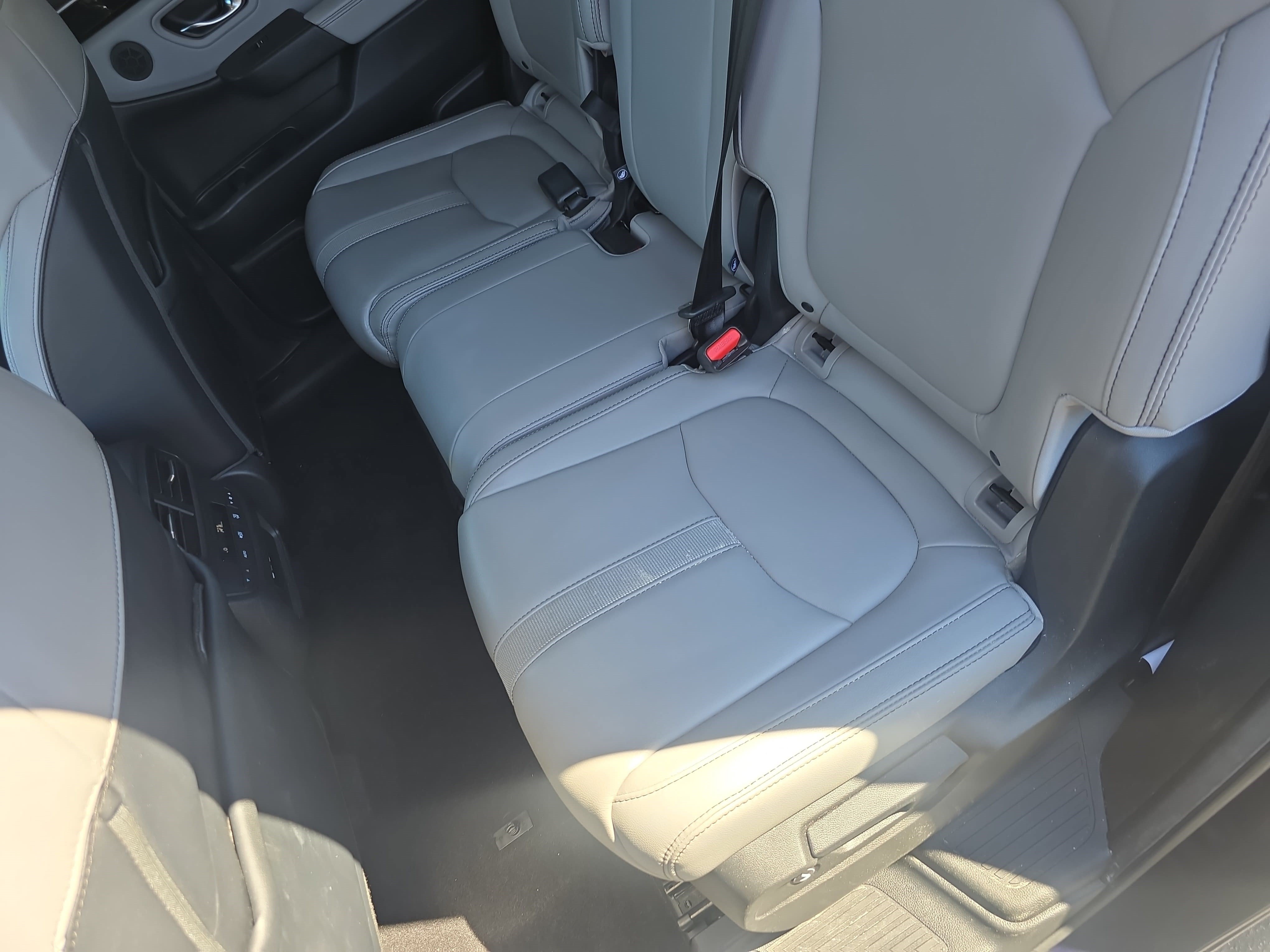 Certified 2024 Honda Pilot Touring image 15