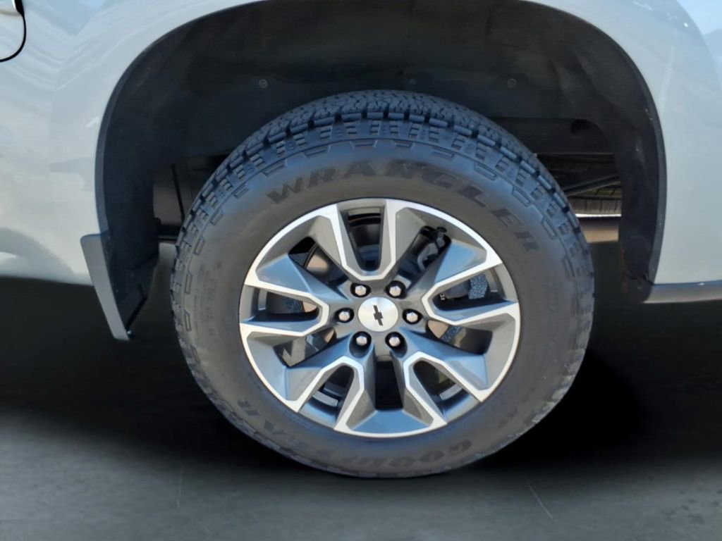 Used 2024 Chevrolet Silverado 1500 RST w/ Z71 Off-Road Package AWD/4WD image 14