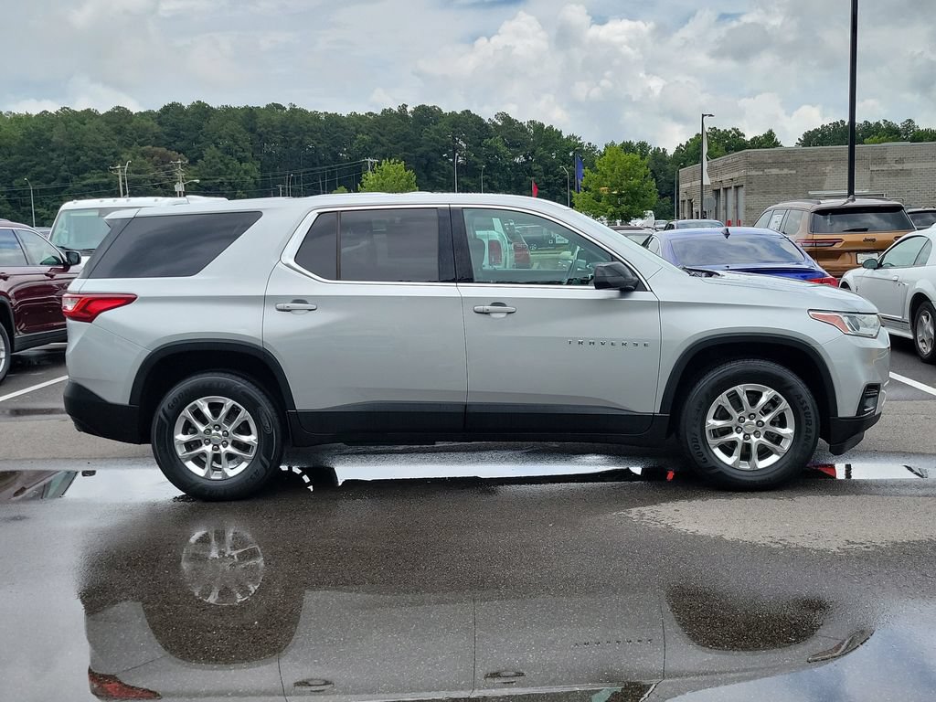 Used 2021 Chevrolet Traverse LS FWD image 2