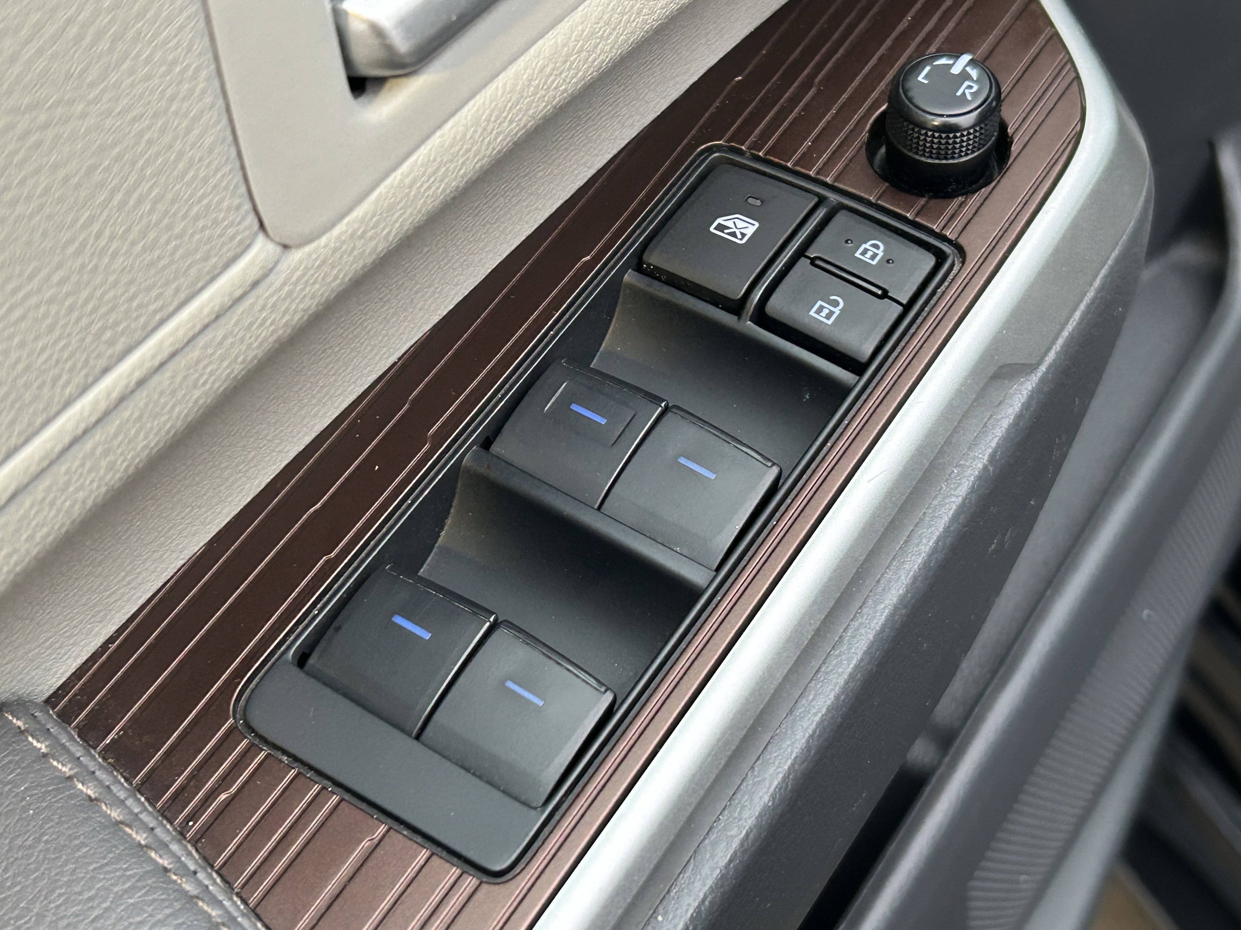 Certified 2024 Toyota Sienna XLE FWD image 16