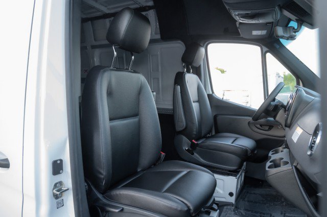Used 2025 Mercedes-Benz Sprinter 2500 image 16