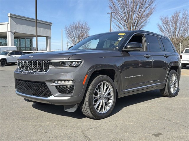 Used 2025 Jeep Grand Cherokee Summit image 2