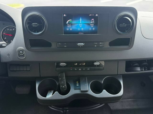 Used 2020 Mercedes-Benz Sprinter 2500 image 23