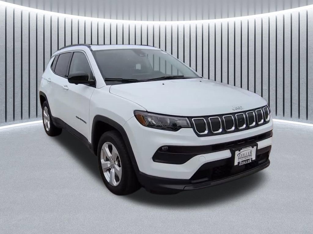 Used 2022 Jeep Compass Latitude w/ Sun and Sound Group AWD/4WD image 14