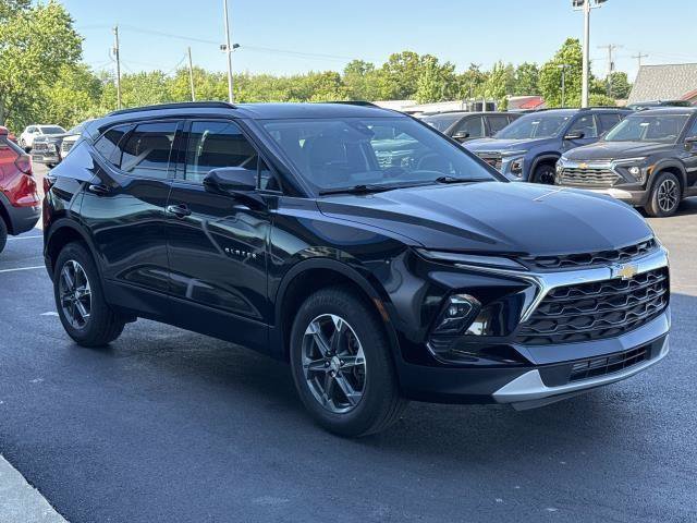 Used 2024 Chevrolet Blazer LT w/ Convenience Package FWD image 2
