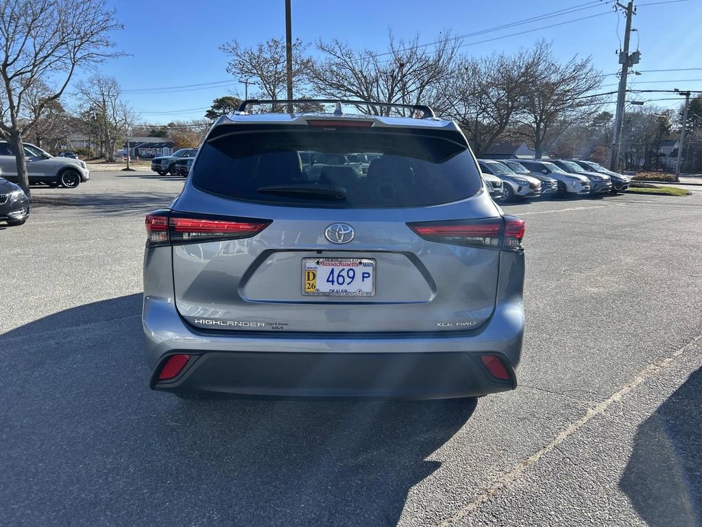 Used 2023 Toyota Highlander XLE image 4