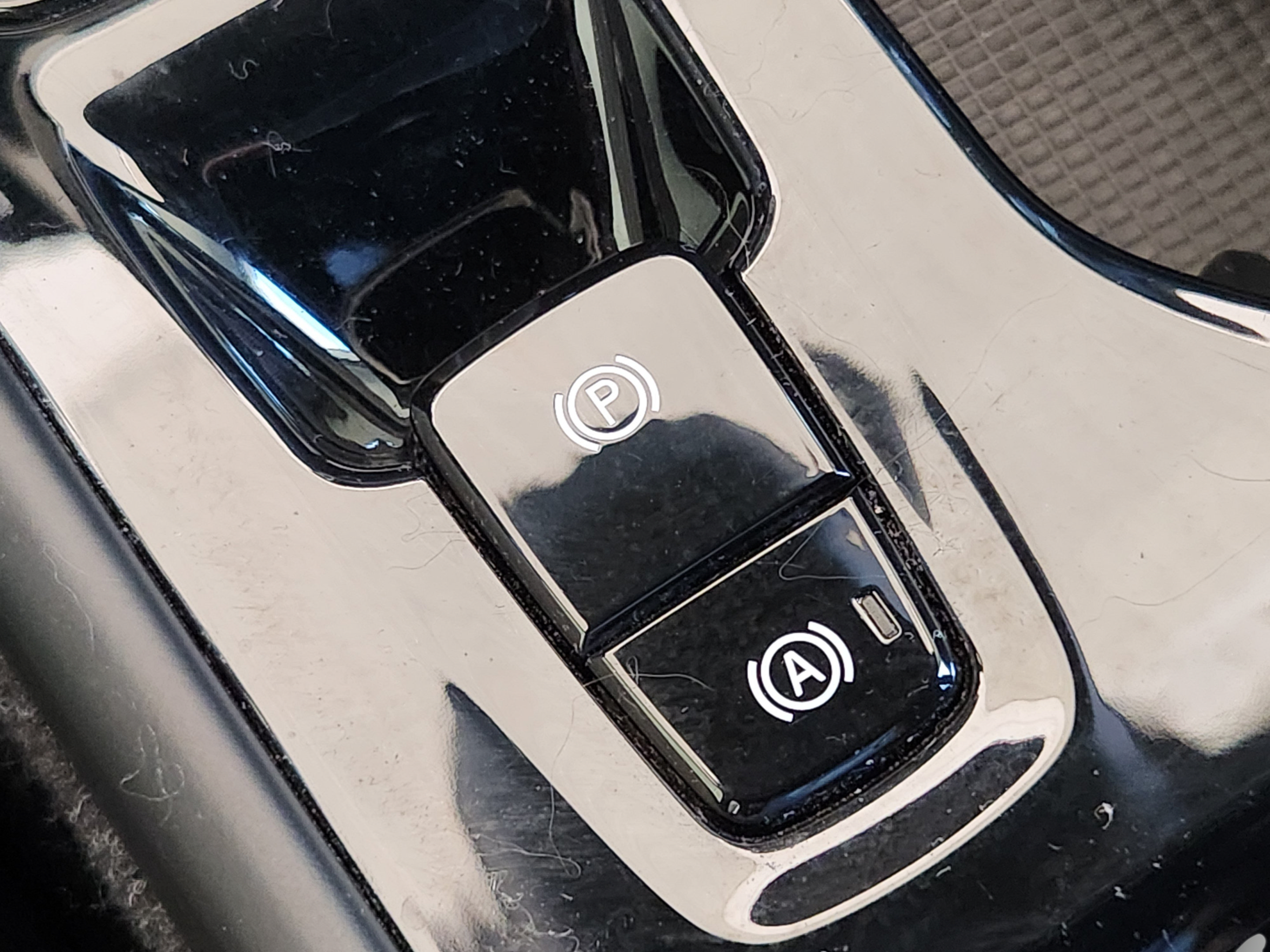 Used 2019 Volvo XC40 T5 R-Design AWD/4WD image 43