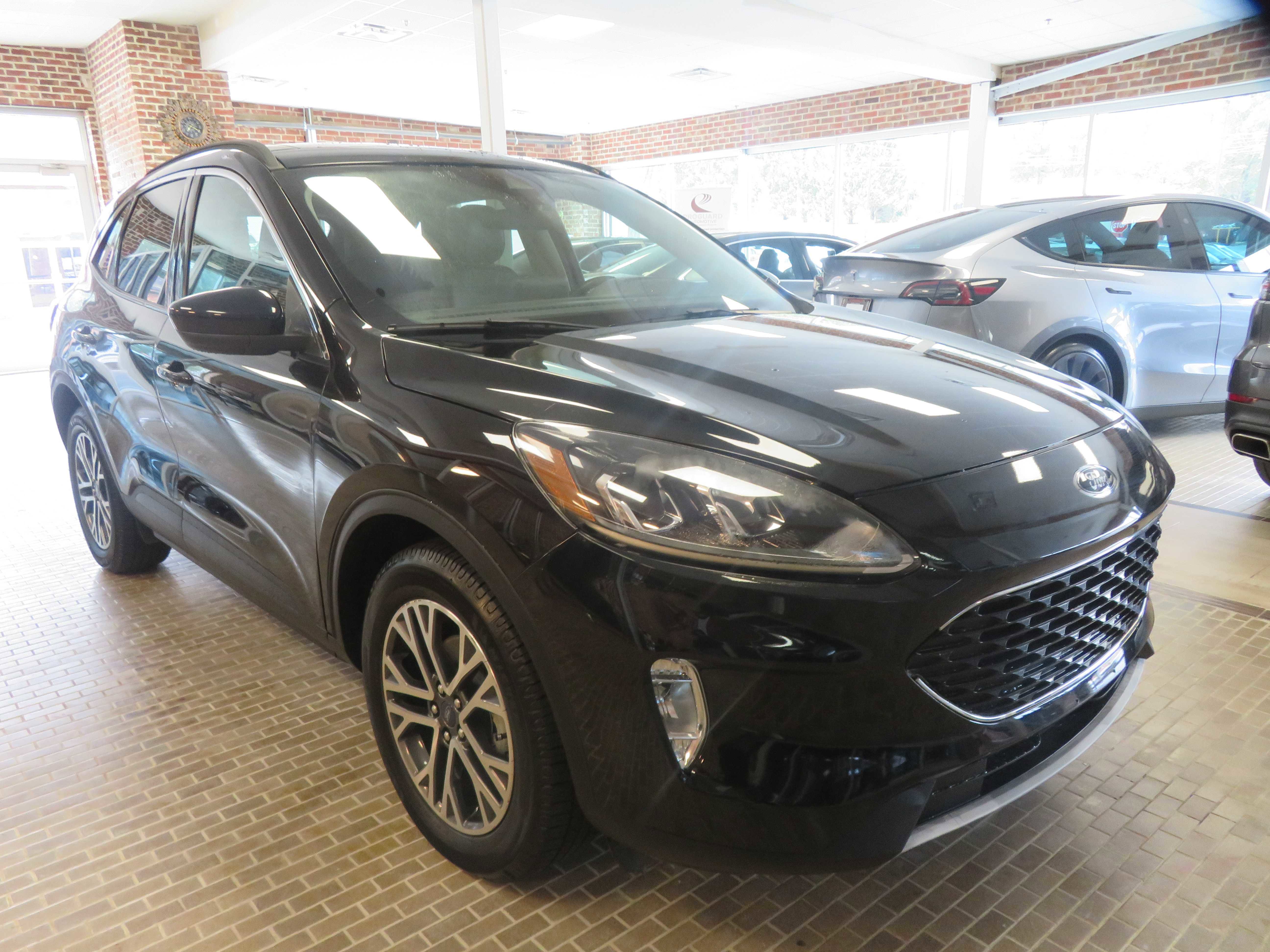 Used 2020 Ford Escape SEL image 3