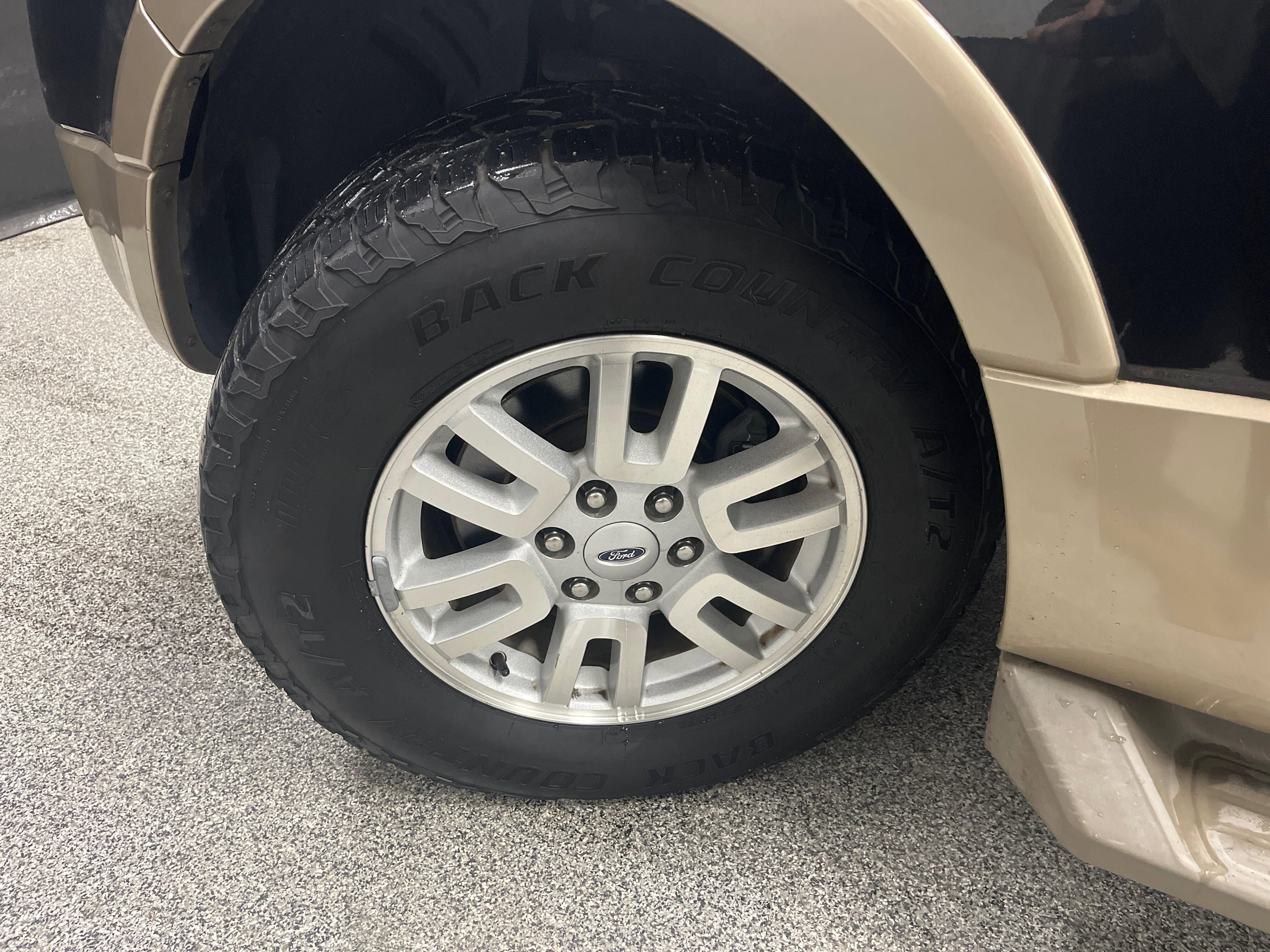 Used 2014 Ford Expedition EL XLT w/ Equipment Group 202A image 10