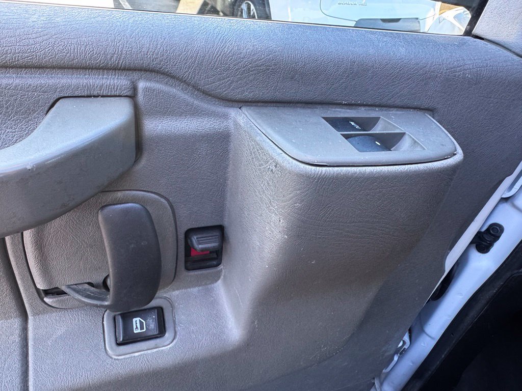 Used 2017 Chevrolet Express 2500 RWD image 17