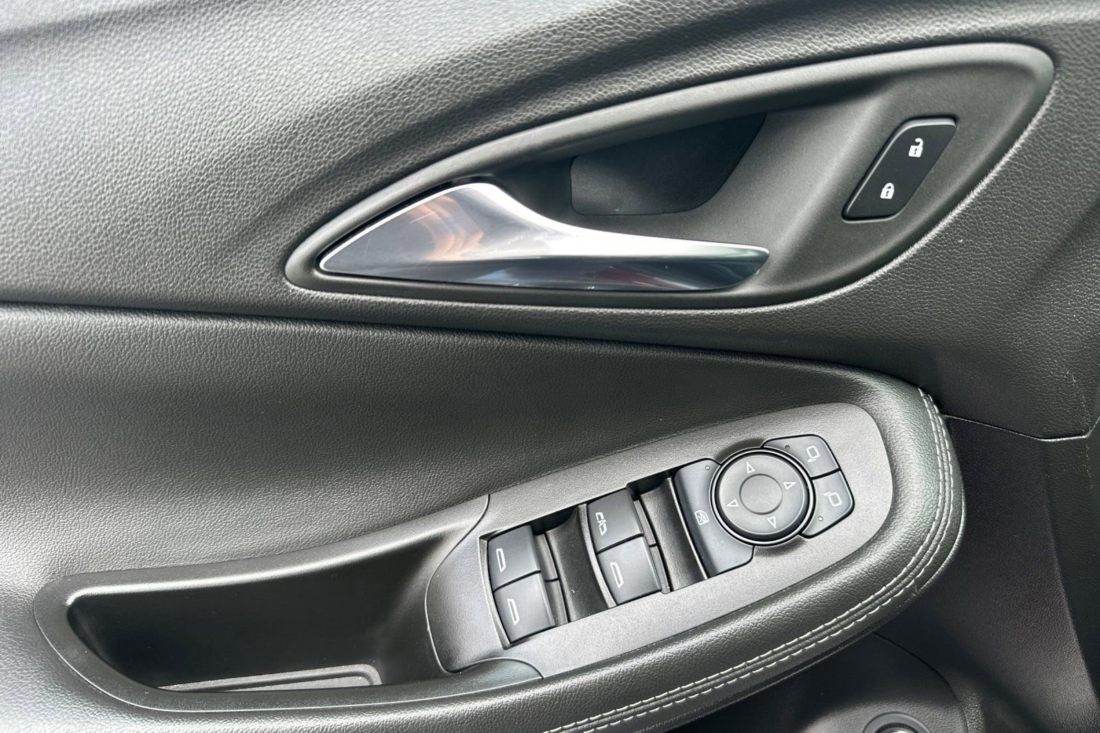 Certified 2023 Buick Encore GX Select w/ Sport Touring Package image 11