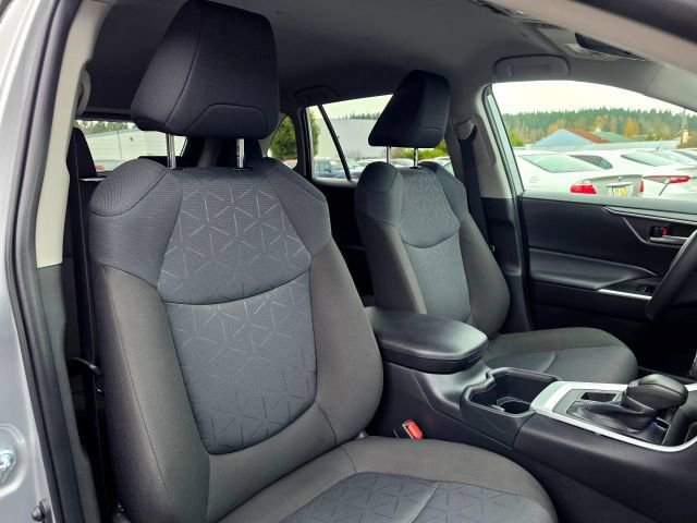 Used 2025 Toyota RAV4 XLE image 28