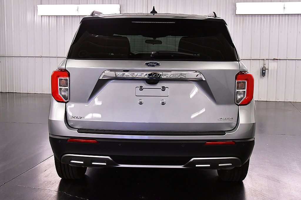 Used 2024 Ford Explorer XLT w/ Equipment Group 202A image 6