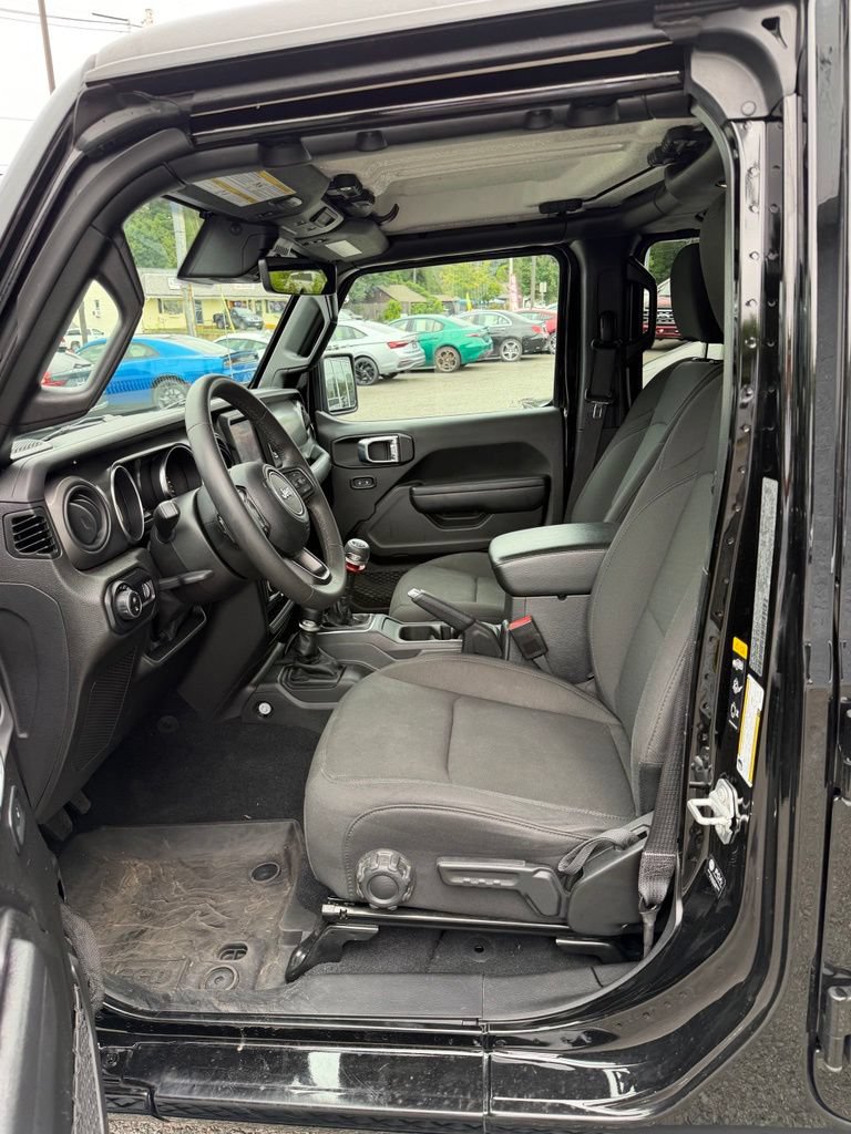 Used 2023 Jeep Gladiator Sport AWD/4WD image 12