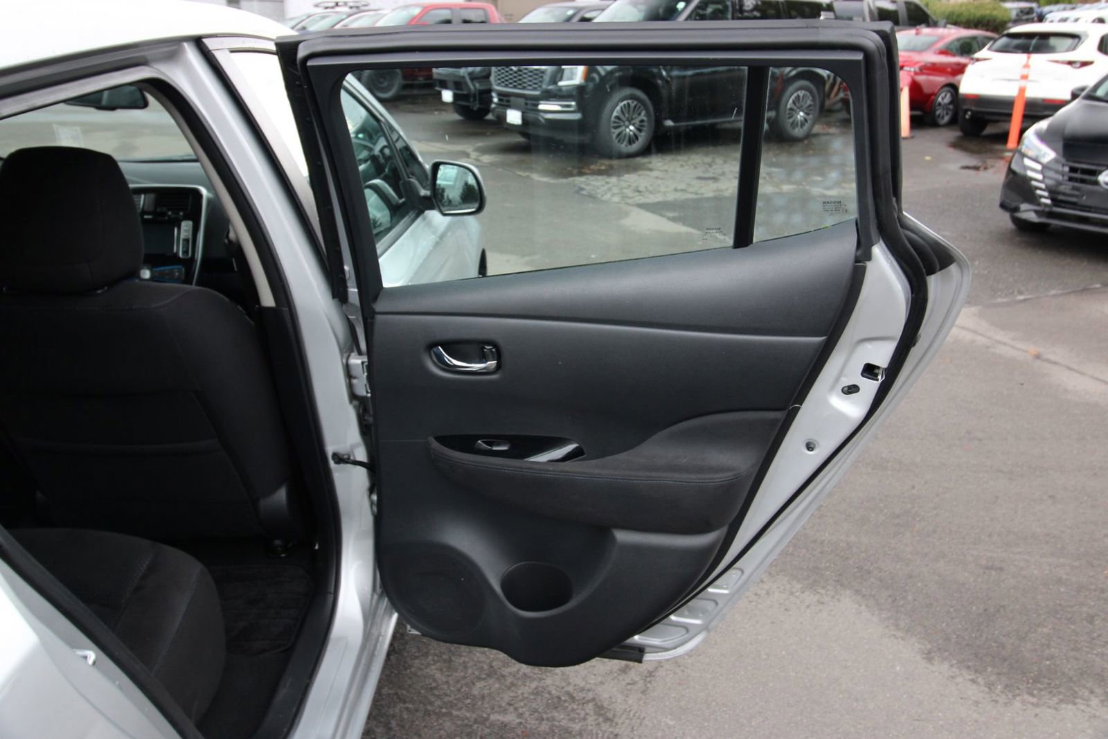 Used 2016 Nissan Leaf SV image 19