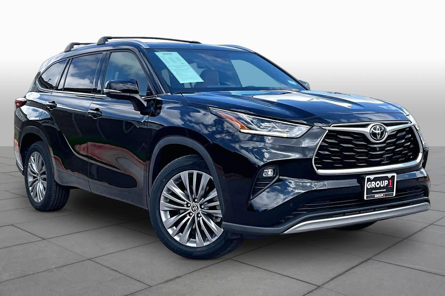 Used 2023 Toyota Highlander Platinum FWD image 3