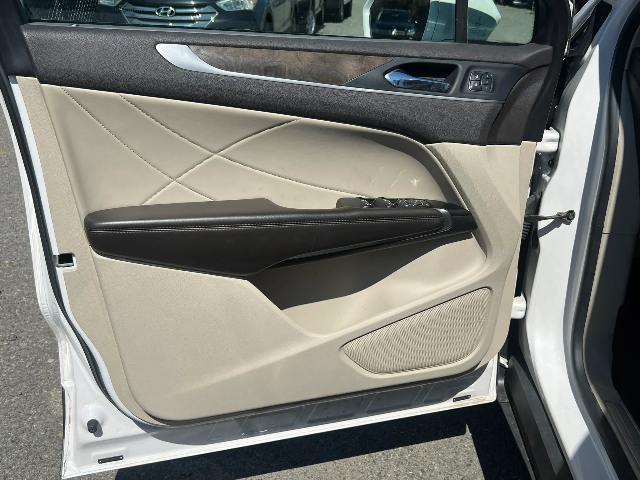 Used 2019 Lincoln MKC Reserve w/ MKC Climate Package image 9