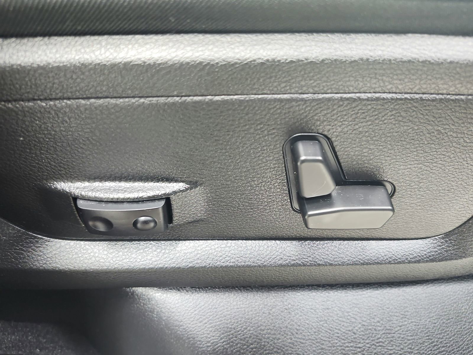 Used 2025 RAM 2500 Laramie AWD/4WD image 43
