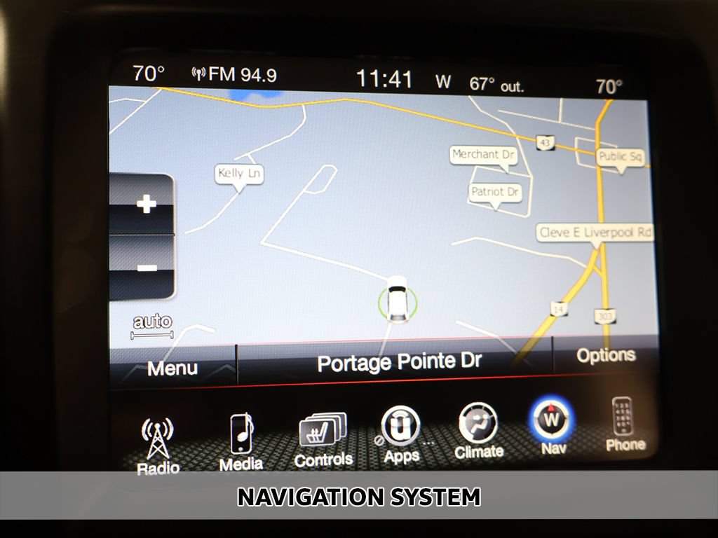 Used 2017 Jeep Cherokee Overland AWD/4WD image 3