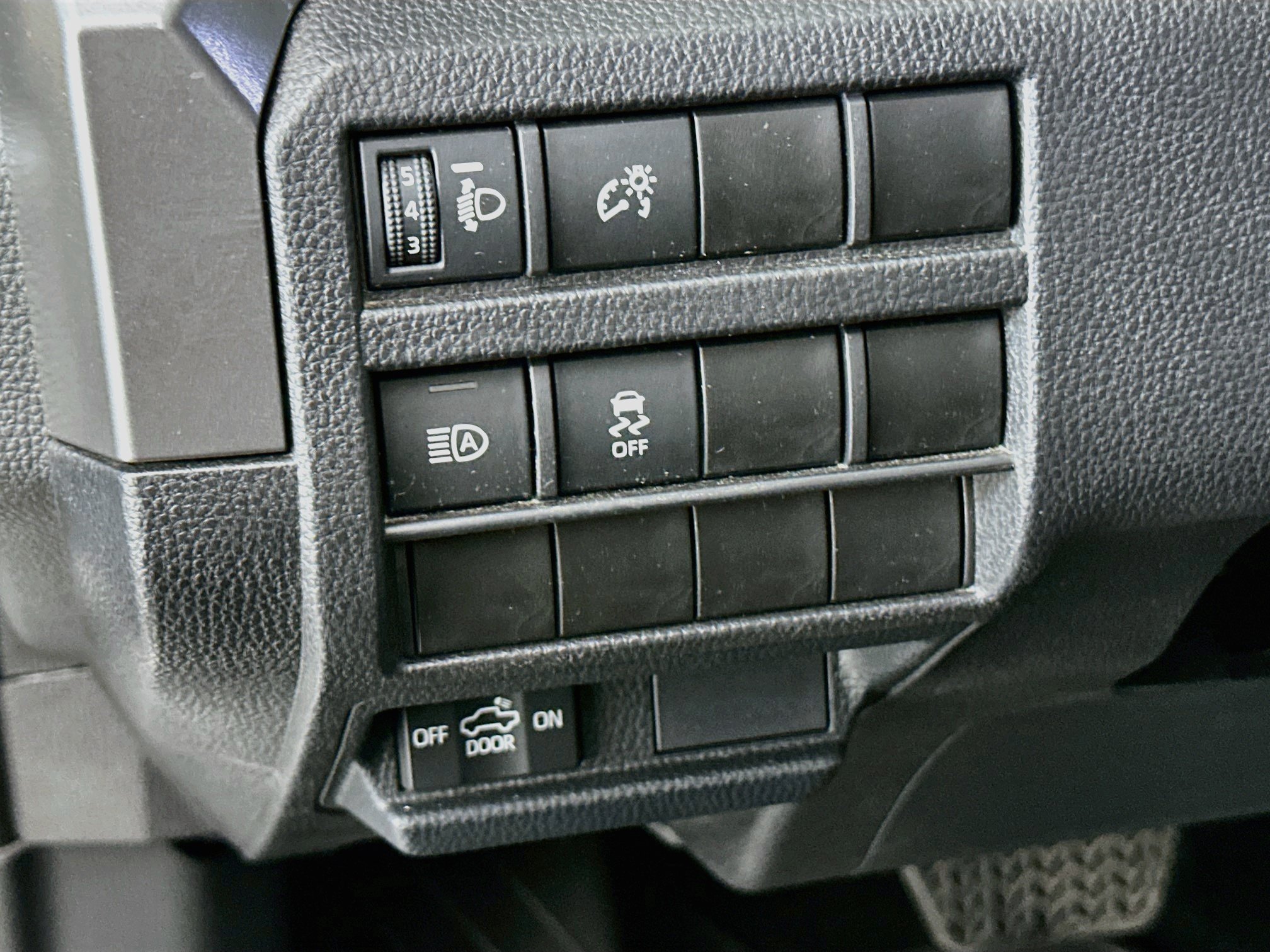 Used 2024 Toyota Tacoma SR5 AWD/4WD image 17
