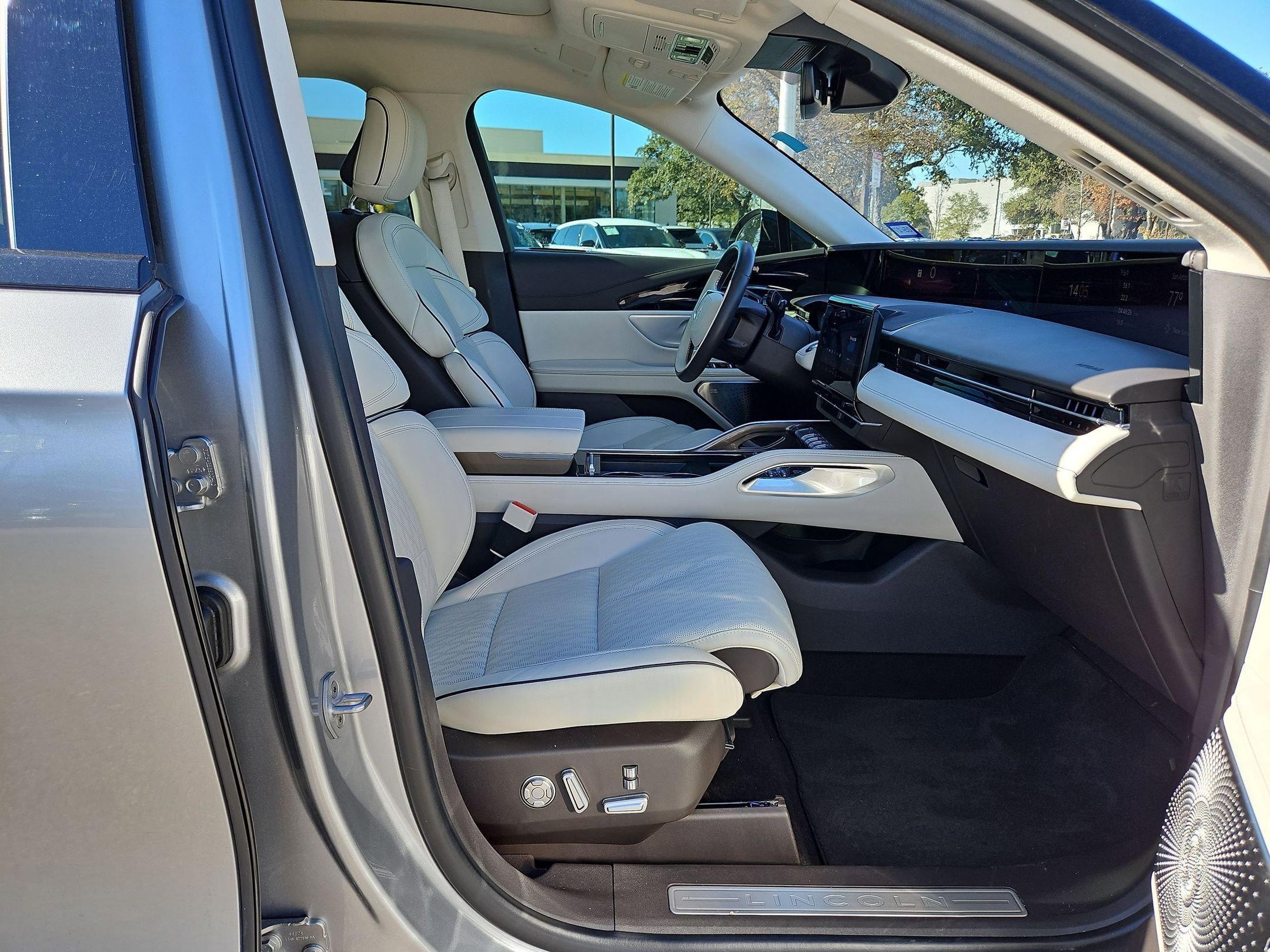 Used 2025 Lincoln Nautilus Black Label image 30