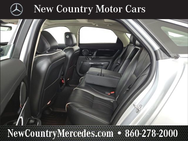 Used 2018 Jaguar XJ R-Sport image 17