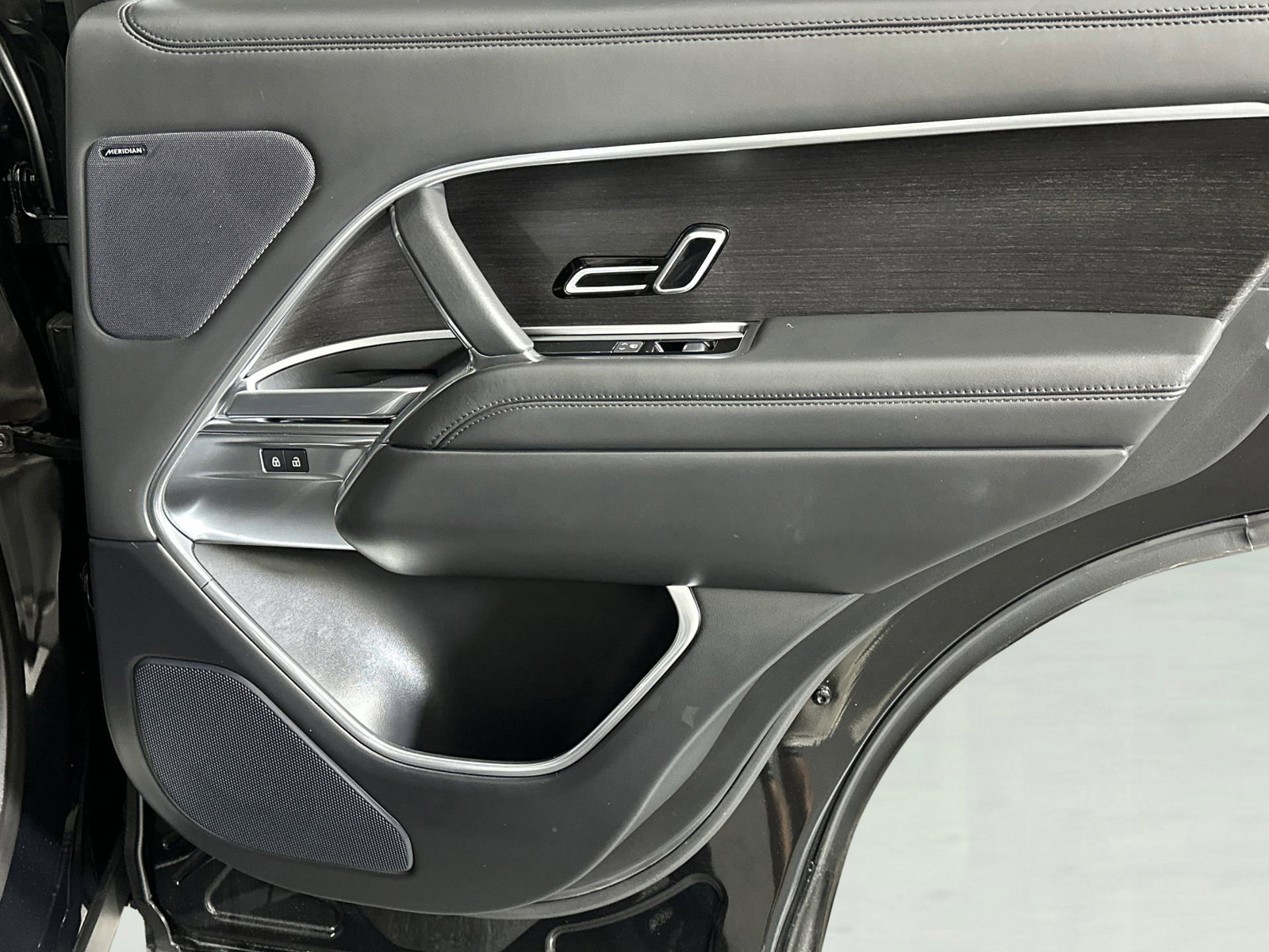 Used 2023 Land Rover Range Rover SE image 32