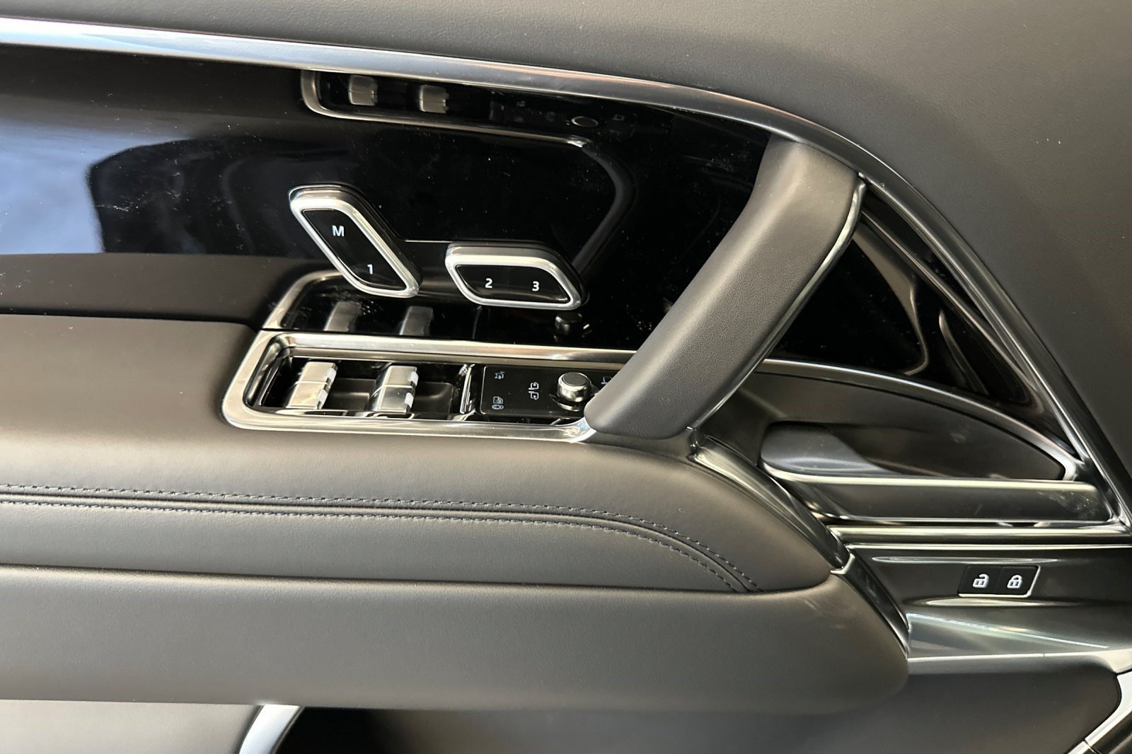New 2026 Land Rover Range Rover SE AWD/4WD image 14