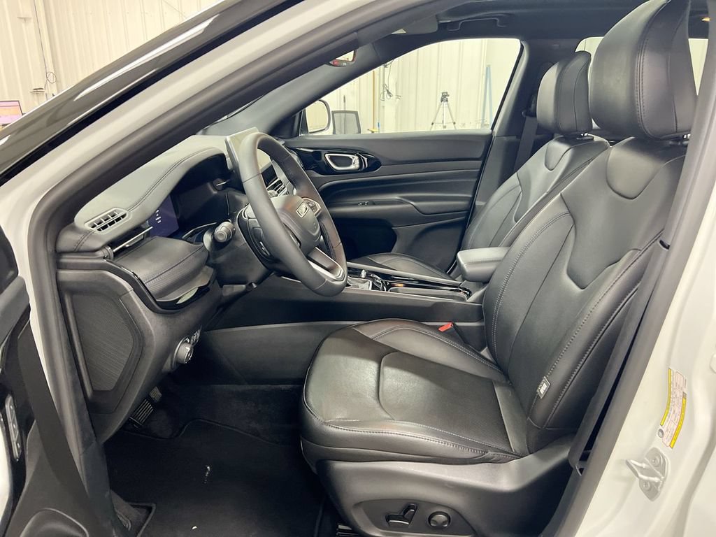 Used 2025 Jeep Compass Limited w/ High Altitude Package AWD/4WD image 21