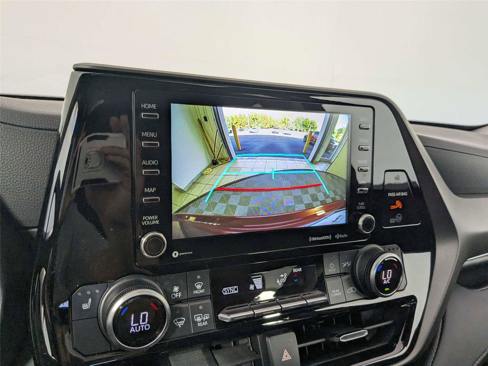 Used 2022 Toyota Highlander XLE image 22