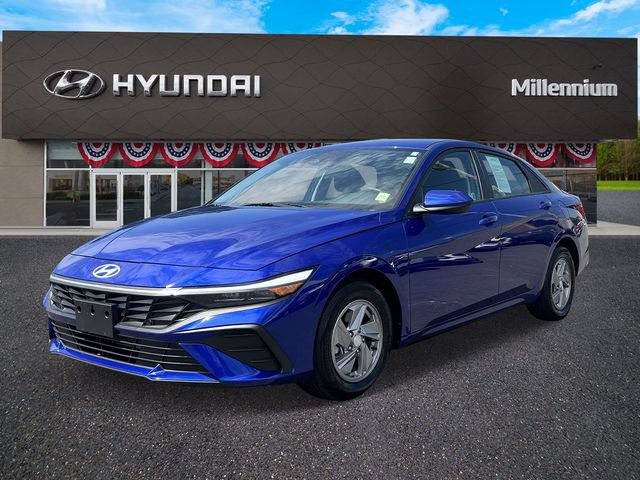 Certified 2025 Hyundai Elantra SE FWD image 2