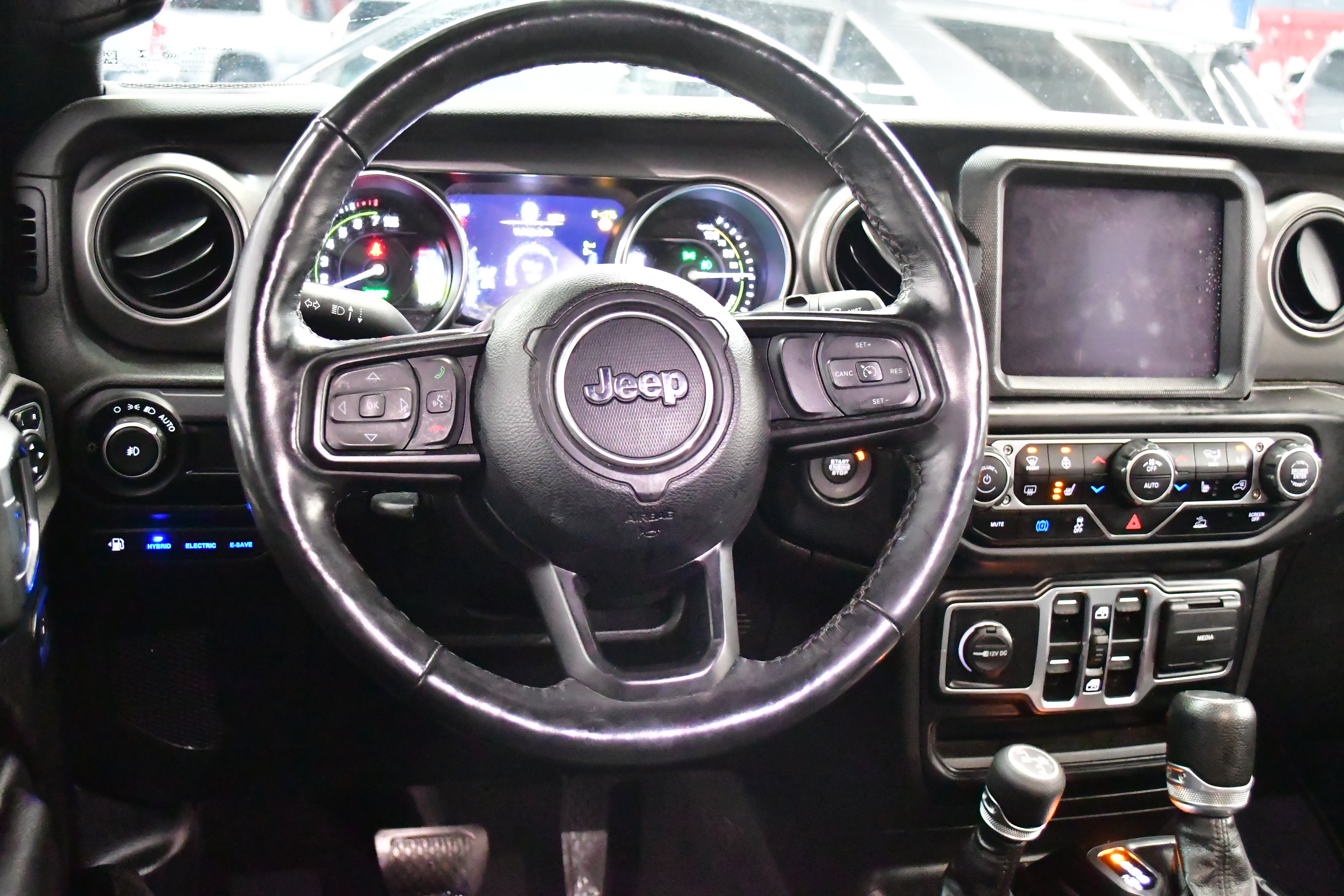 Used 2023 Jeep Wrangler Unlimited w/ Sun & Screen Package image 13