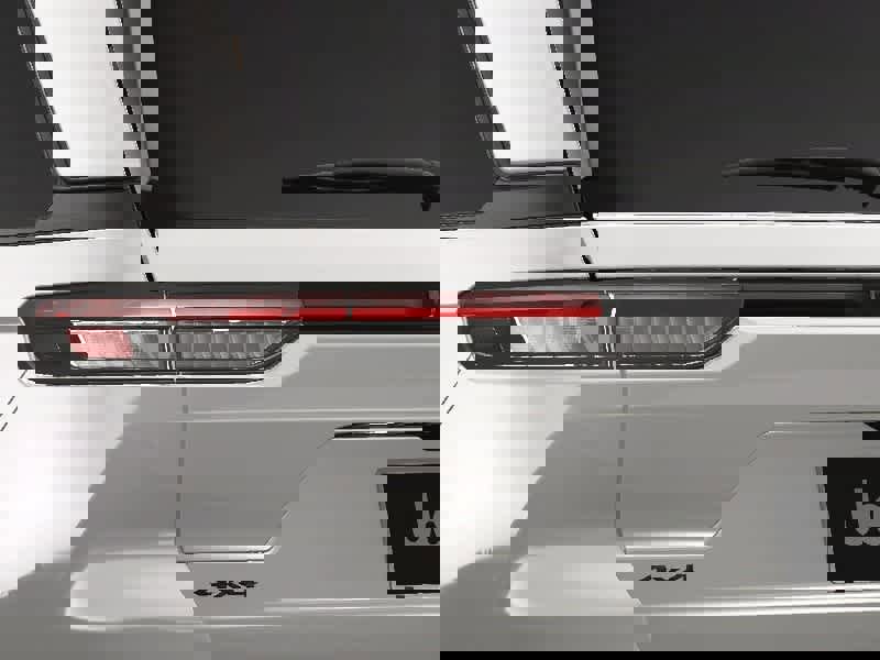 New 2025 Jeep Grand Cherokee Limited w/ Black Appearance Package image 12