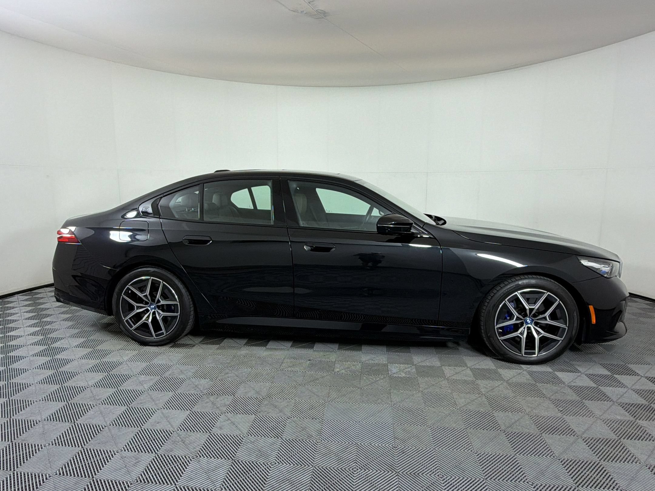 Used 2024 BMW i5 M60 w/ Premium Package AWD/4WD image 9