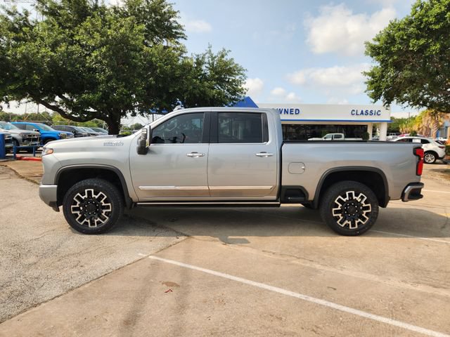 Used 2024 Chevrolet Silverado 2500 High Country w/ High Country Premium Package AWD/4WD image 4