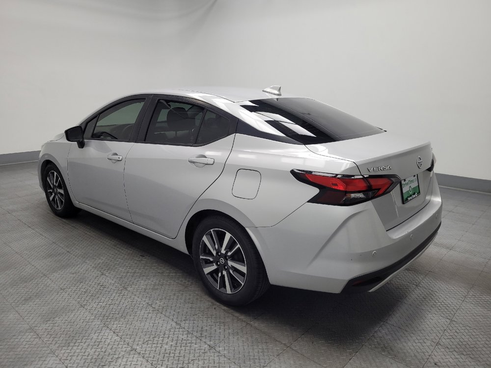 Used 2020 Nissan Versa SV image 3