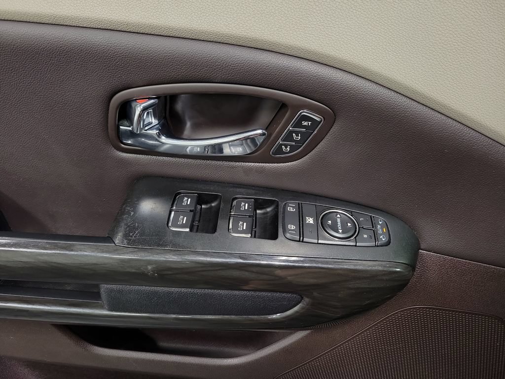 Used 2018 Kia Sedona SX Limited FWD image 21