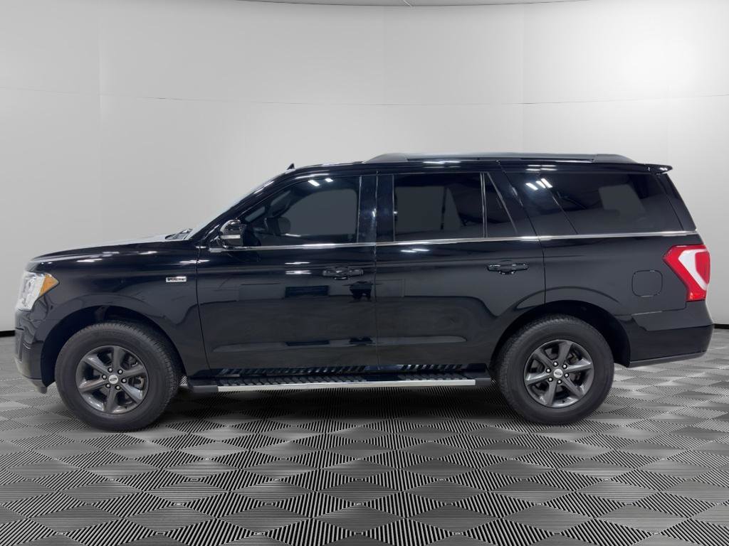 Used 2018 Ford Expedition XLT w/ Equipment Group 202A AWD/4WD image 3