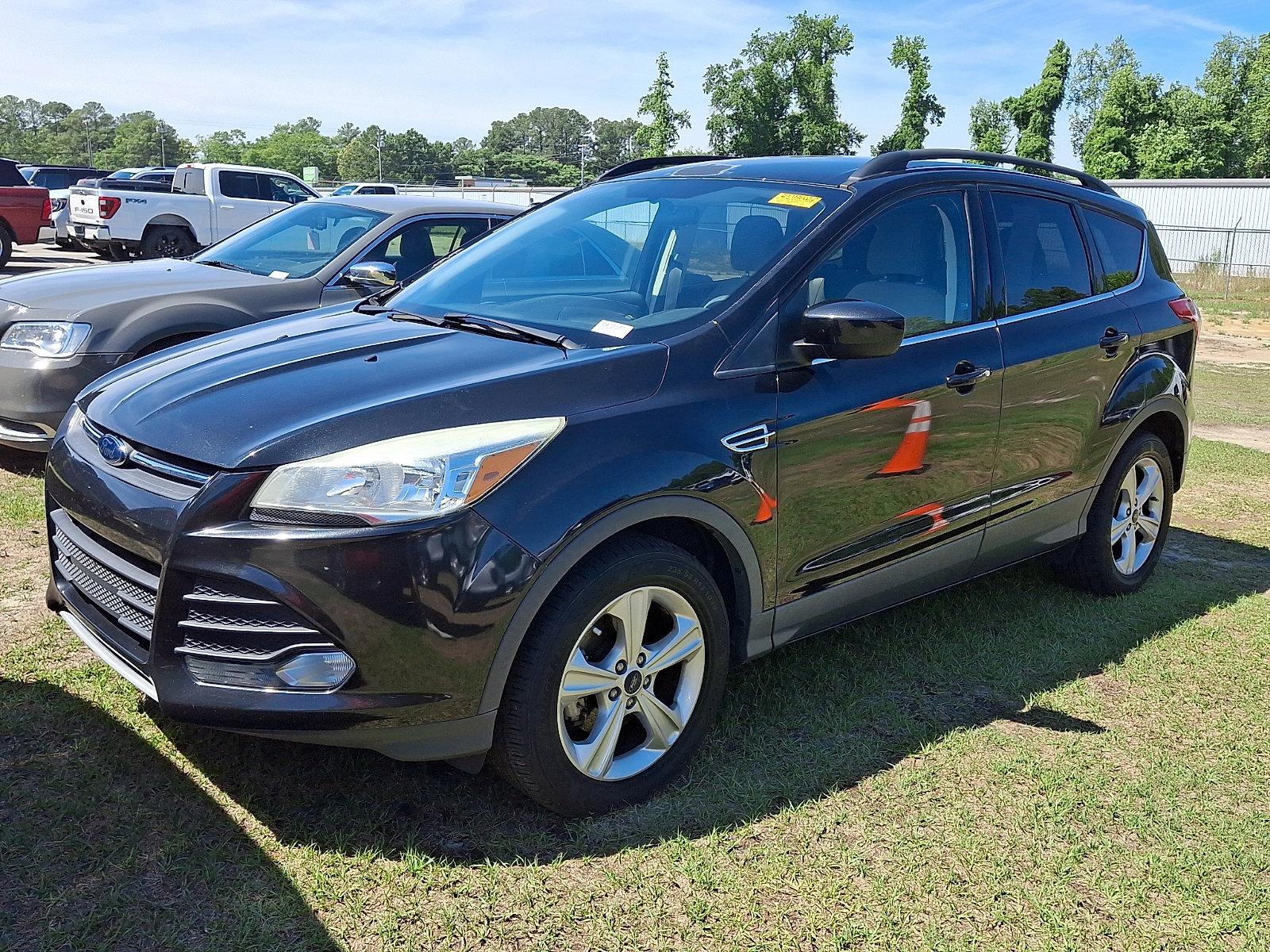 Used 2015 Ford Escape SE w/ Equipment Group 201A FWD image 2