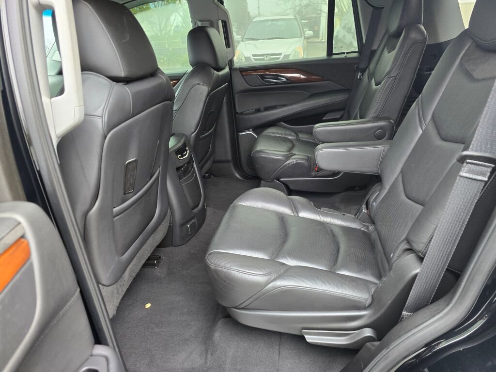 Used 2019 Cadillac Escalade Luxury image 18