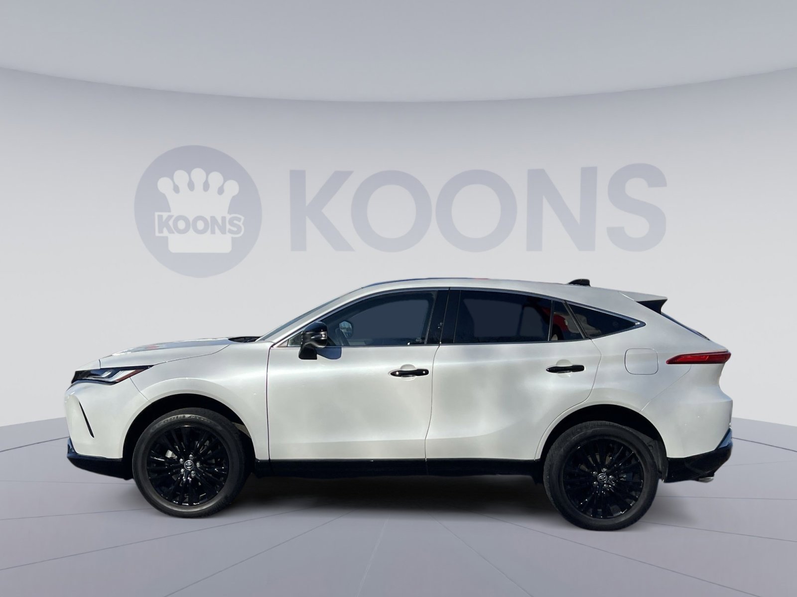 Used 2023 Toyota Venza Nightshade image 2