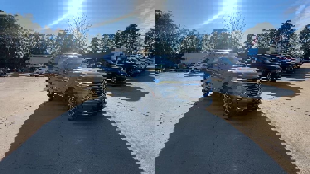 Used 2023 Buick Enclave Essence image 8