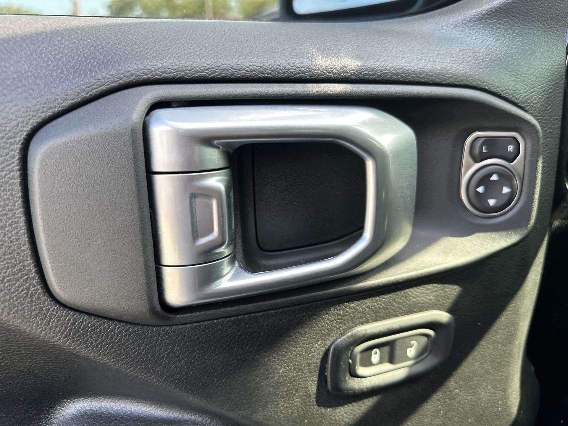 Used 2022 Jeep Gladiator Sport AWD/4WD image 15