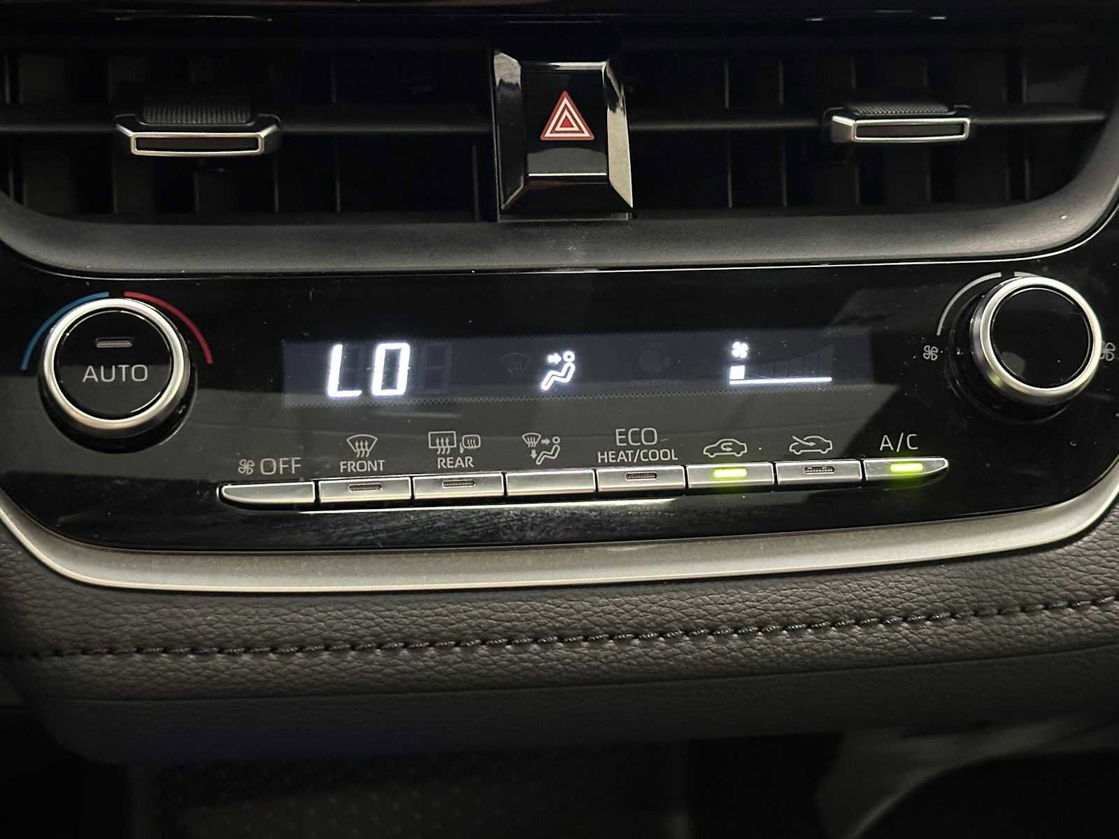 Used 2021 Toyota Corolla SE w/ SE Premium Package FWD image 15