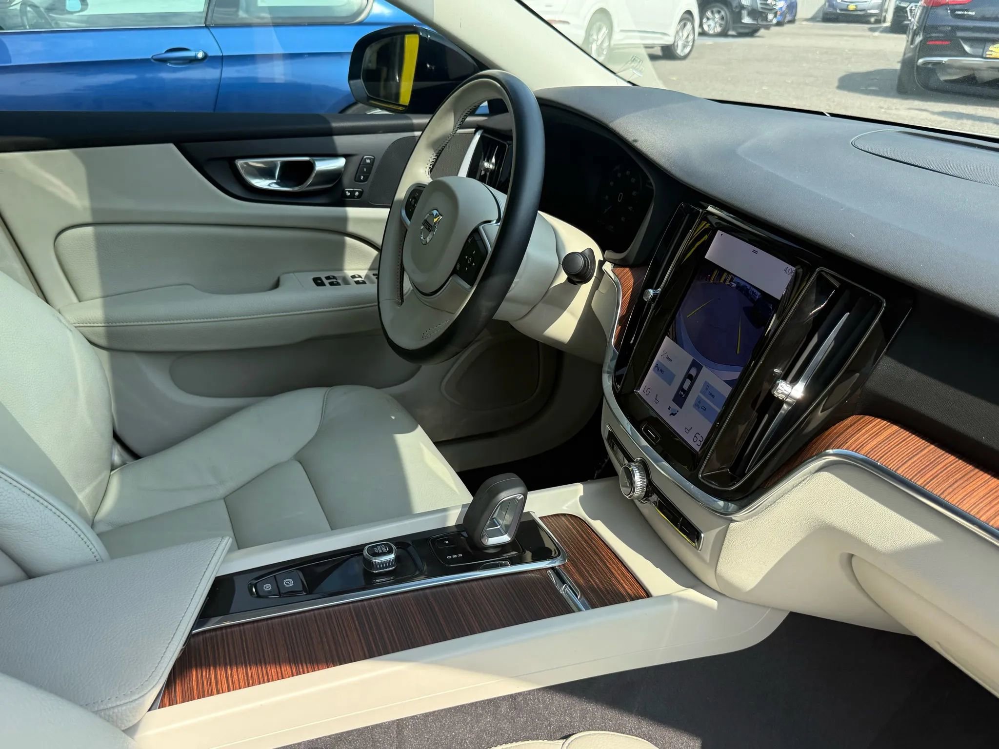 Used 2022 Volvo S60 B5 Momentum image 22