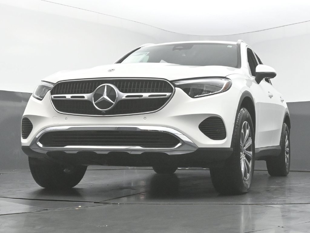 Used 2025 Mercedes-Benz GLC 300 4MATIC image 47