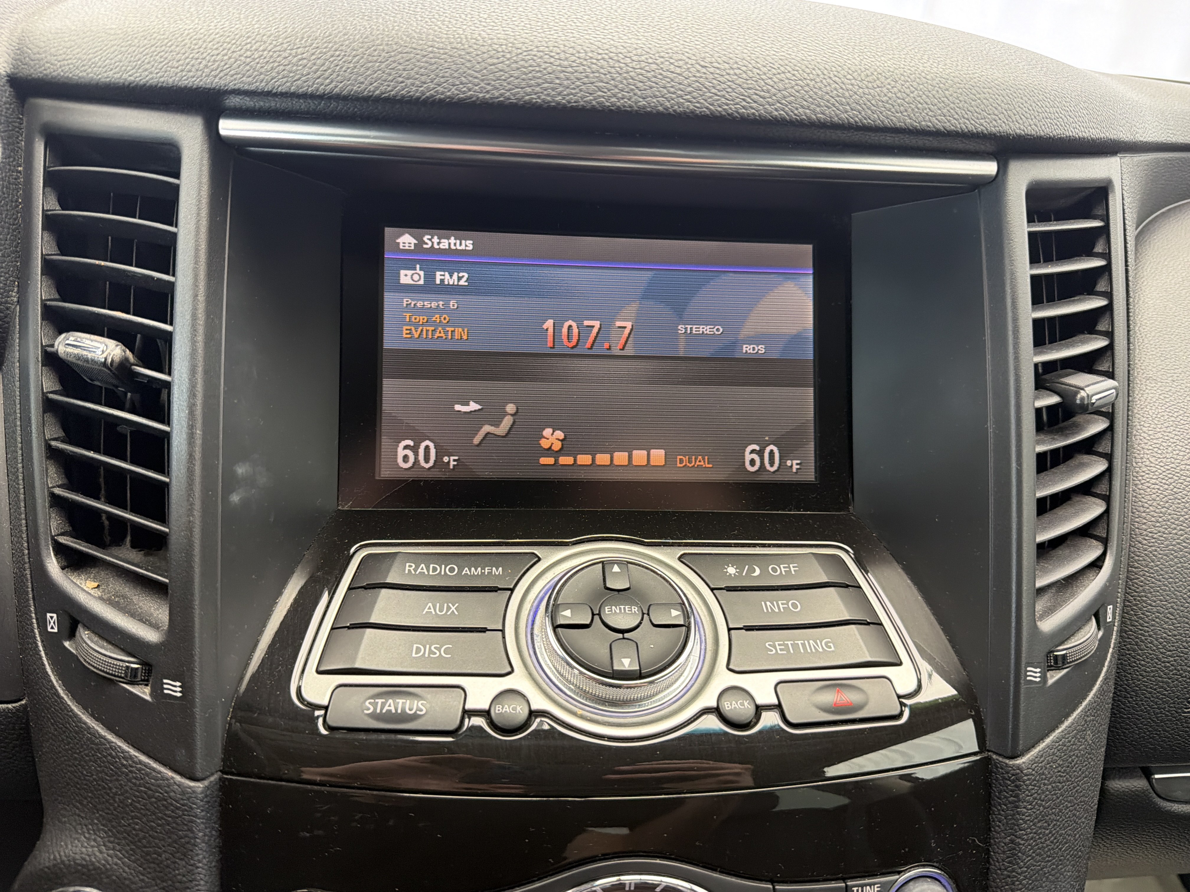Used 2016 INFINITI QX70 2WD image 9