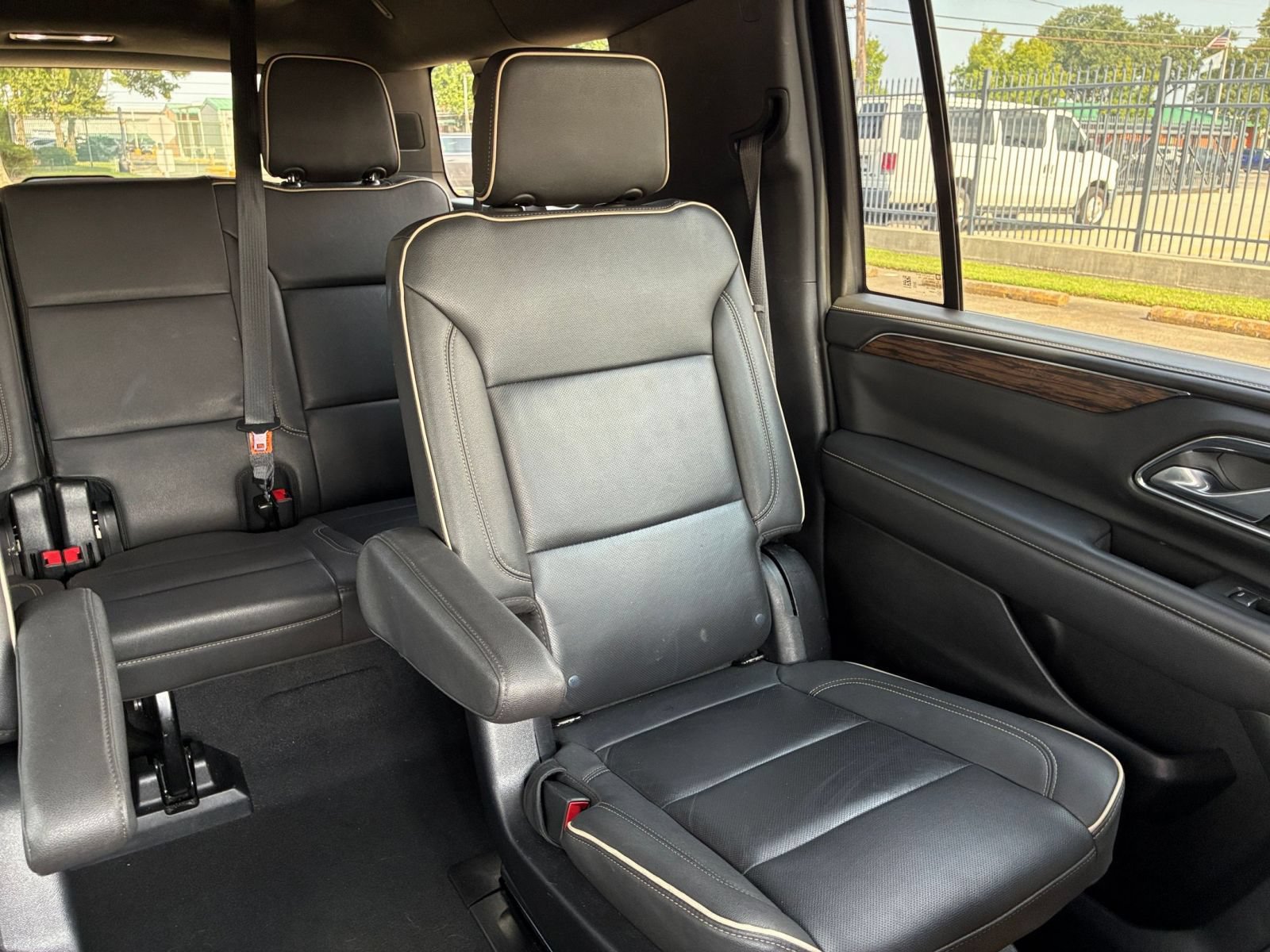 Used 2023 Chevrolet Suburban Premier AWD/4WD image 39