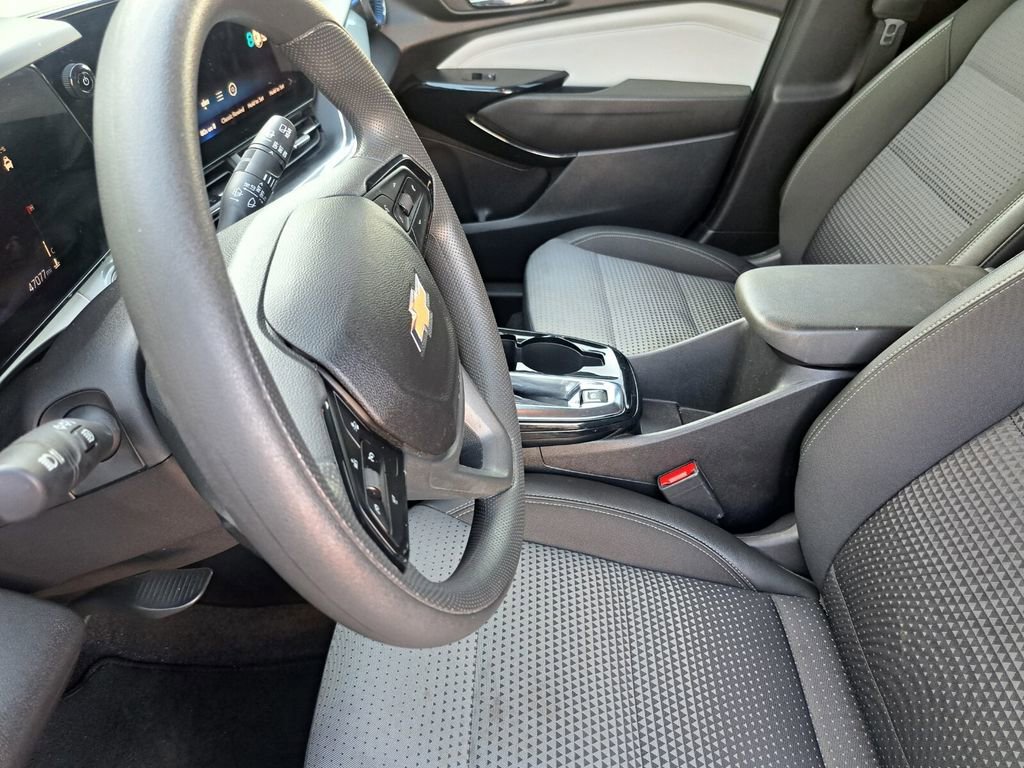 Used 2025 Chevrolet Trax LT image 17